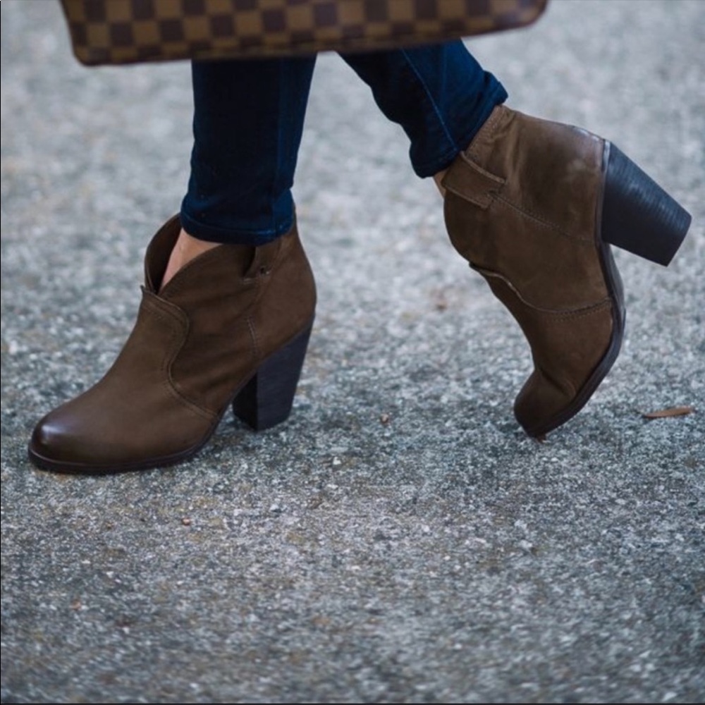 Vince Camuto ‘Hillsy’ Almond Toe Ankle Bootie - Picture 7 of 8